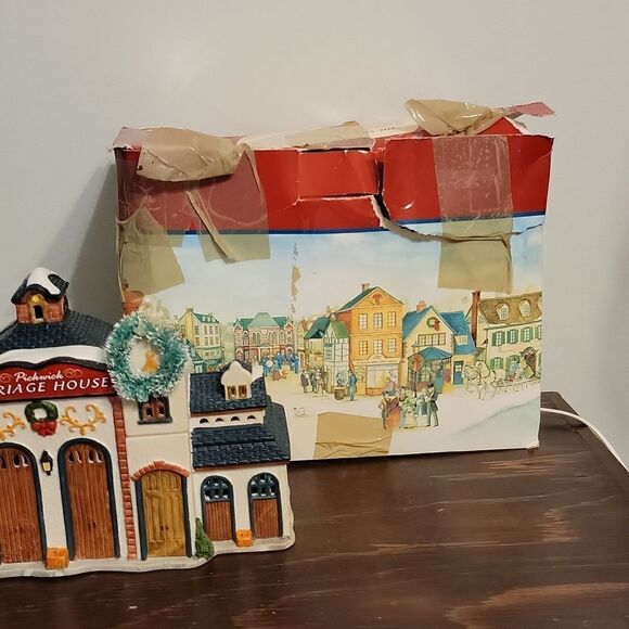 Lemax Cuddington Village Pickwick Carriage House 1999 # 288699 - Picture 9 of 10